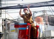 Gercep! Diskominfo Kota Bandung Tangani Aduan Kabel Udara Menjuntai di Jalan Laswi