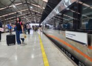 Commuter Line di Stasiun Jakartakota, KAI Daop 2 Bandung Batalkan Perjalanan KA 137 Parahyangan Relasi Bandung-Gambir