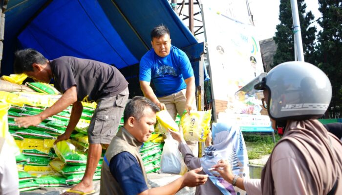 Hari Pertama Bazar Murah Andir, Hadirkan Berbagai Sembako Murah