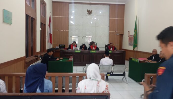 Sidang Dispensasi Kawin Sumedang | Disebut Dakwaan Tebang Pilih | Kuasa Hukum Apet Hermawan Gugat Dakwaan JPU