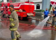 Diskarmat Kota Bandung Bersihkan Dampak Unjuk Rasa