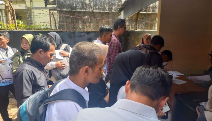 Sekretariat PGRI Sumedang Dipadati Ratusan Calon PPPK Paruh Waktu, Jalani Wawancara