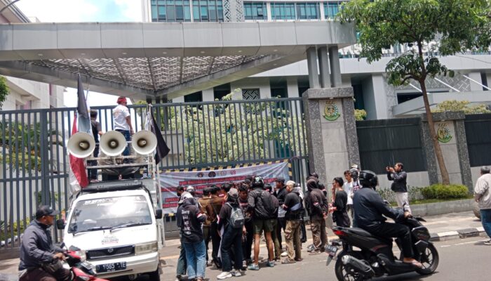 Kejati Jabar Digeruduk, Massa Resmi Laporkan Ade Zakir soal Dugaan KKN, Dana Stunting Rp5,4 Miliar, dan Jual Beli Jabatan