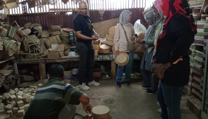Si Kutang Minta Bapak Aing Hijaukan Lahan Kosong di Cikiray dengan Bambu