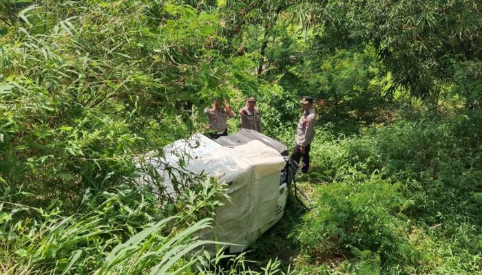 Kendaraan Masuk Jurang; Ratusan Paket MBG Terbuang, Sopir Masuk Rumah Sakit