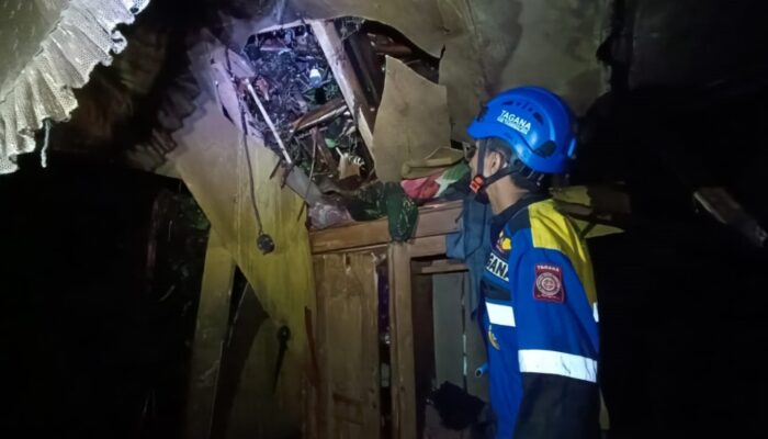 Belasan Rumah Diterjang Puting Beliung, Rusak Tertimpa Pohon