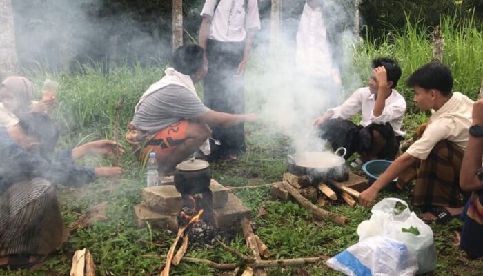 Peringati Hari Santri Nasional, Siswa SMK PK Nurussalam Ngaliwet Bareng