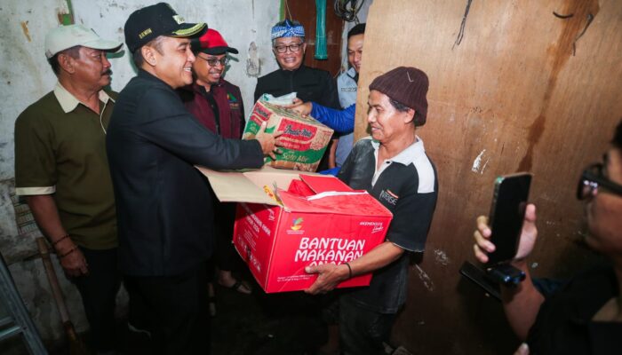 Wakil Wali Kota Tinjau Rumah Warga Babakan Ciparay yang Roboh Akibat Hujan Deras