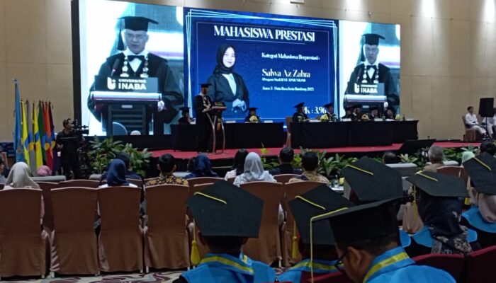 Gelar Wisuda, Inaba Berikan Penghargaan untuk Alumni Berprestasi