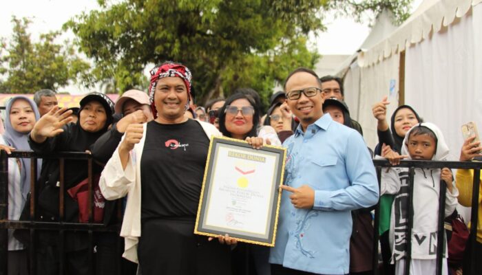 2.417 Porsi Kupat Tanjung Tasik Pecahkan Rekor MURI