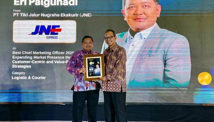 SVP JNE Raih Penghargaan Best CMO Award 2025