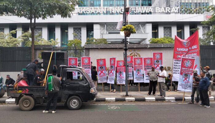 Massa GRI Geruduk Kejati Jabar, Desak Penetapan Tersangka Kasus Korupsi Tunjangan Perumahan