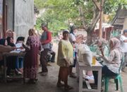 Warga Kecamatan Bongas Gembira, Terima Bantuan Pangan