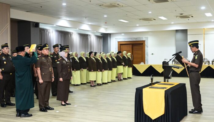 Kajari Kota Bandung dan Kota Sukabumi Dilantik, Kajati Jabar: Hindari Segala Bentuk Penyalahgunaan Kewenangan