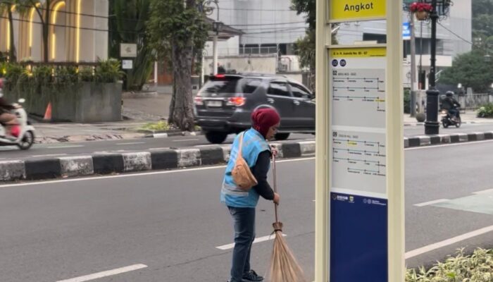 Wajah Bersih Kota Bandung di Balik Keringat ‘Srikandi’ Kebersihan