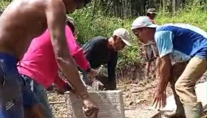Tanpa Tunggu Bantuan, BUMDes Cibubuan Gunakan Dana Talangan Benahi Jalan Menuju Bendungan Cipanas