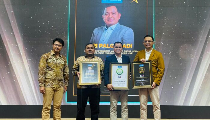 JNE Sabet Tiga Penghargaan di Marketing & Halal Summit 2026