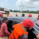 Brimob Jabar Evakuasi Mobil dan Perabot Warga dari Kepungan Banjir