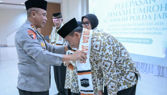 Irjen Pol Rudi Setiawan Pimpin Pelepasan Jamaah Umrah Polda Jabar