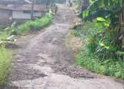 Akses Penghubung Conggeang-Paseh Rusak 500 Meter, Warga Hambawang Tagih Pembuktian Pemerintah