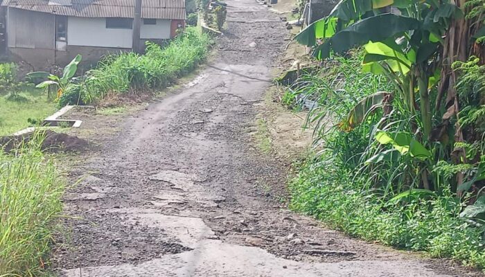 Akses Penghubung Conggeang-Paseh Rusak 500 Meter, Warga Hambawang Tagih Pembuktian Pemerintah