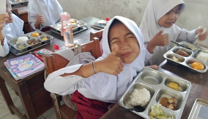 Sasar Ratusan Siswa, Program Makan Bergizi Gratis Resmi Dimulai di Desa Sekarwangi