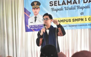 Wabup Sumedang dan Farah Putri Nayla Kolaborasi Salurkan Ratusan Paket Alat Sekolah bagi Pelajar