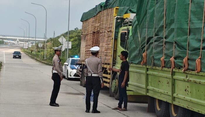 PJR Unit 3 Sat PJR Tol Cisumdawu Polda Jabar Kerahkan Seluruh Kekuatan Personil | Pelayanan Prima Saat Libur Perayaan Imlek 2026