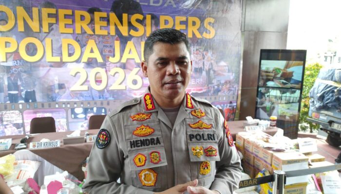 Polda Jabar Gerebek Gudang Makanan Kedaluwarsa di Jatinangor