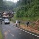 Hujan Sebabkan Tebing 10 Meter Longsor, Jalur Salawu Terganggu