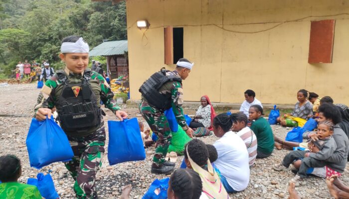 Rayakan HUT ke-78, Yonif 301/PKS Gelar Bakti Sosial di Kampung Kimbeli Papua
