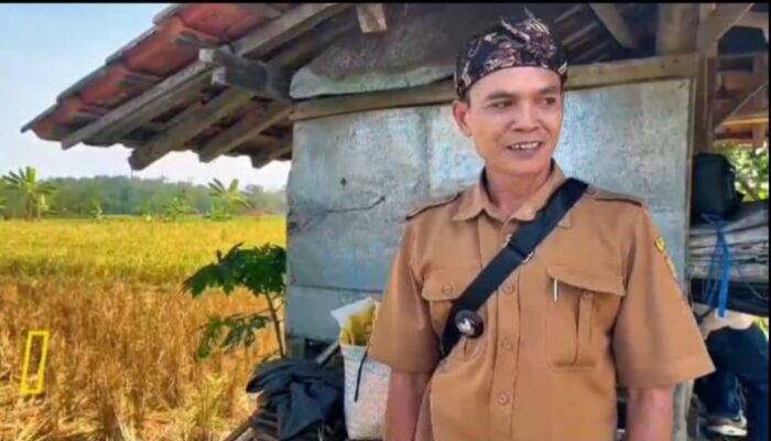 Kades Gendereh Ancam Bongkar Paksa Jalan Burujul-Sanca Jika Asal Jadi