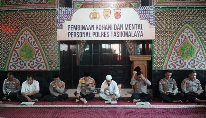 Tingkatkan Iman dan Takwa, Anggota Polres Tasikmalaya Tadarus Bersama Selama Ramadan
