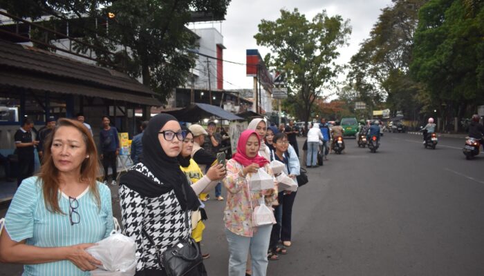 8 Tahun Konsisten, Pokja PWI Kota Bandung Tebar Ratusan Paket Takjil di Sidolig