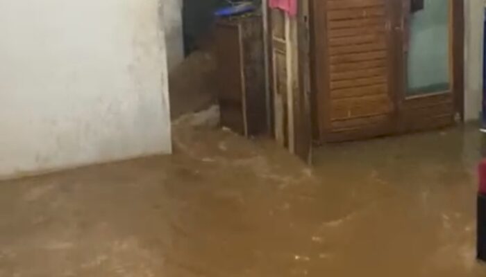 Warga Babakan Kadu Berhamburan, Saat Air Lumpur Terjang Pemukiman