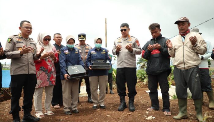 Bentuk Tanggung Jawab Negara, Polda Jabar Berikan Kepastian Identitas Bagi Keluarga Korban Longsor