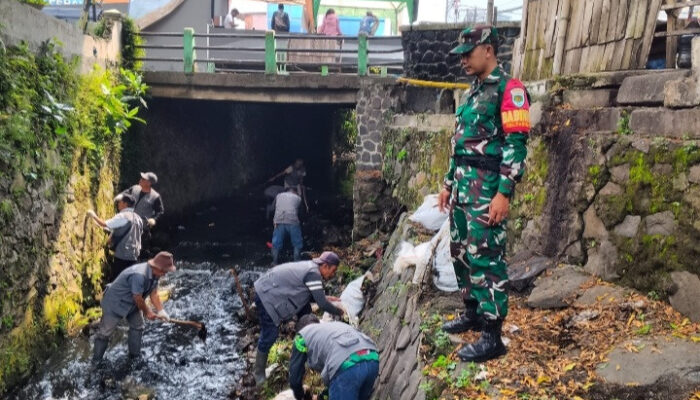 Satgas Citarum Harum Sub 5 Sisir Sampah dan Sedimen di Sungai Citepus