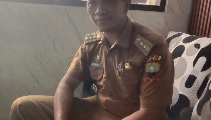 Menembus Langit dengan Akar Kejujuran: Kisah H. Kiki Hakiki, Anak Buruh Tani yang Kini Memimpin Buahdua