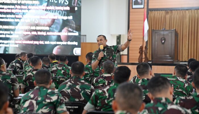 Bekali Danrem dan Dandim, Dankodiklatad Tekankan Pentingnya Berpikir Kritis Tangkal Disinformasi