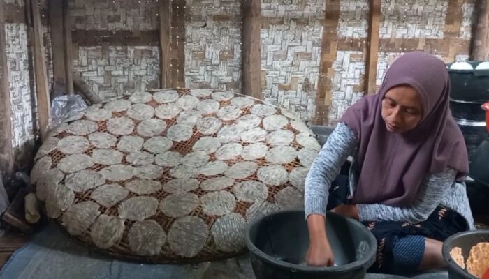 Kicimpring, Makanan Ringan Khas Sunda yang Kini Laris Manis