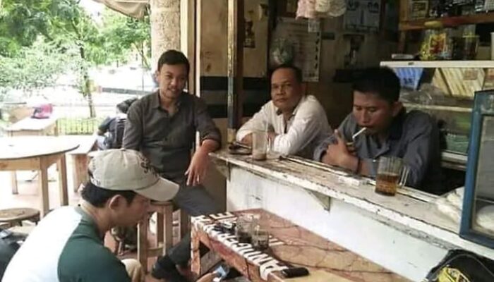OASE DI TEPI ALUN-ALUN: Mengenang “Rumah Kedua” Jurnalis Sumedang
