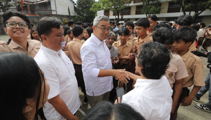 Kunjungi SMP Santo Yusup Bandung, Wapres Gibran Pantau Inovasi IoT dan E-Sport Karya Siswa