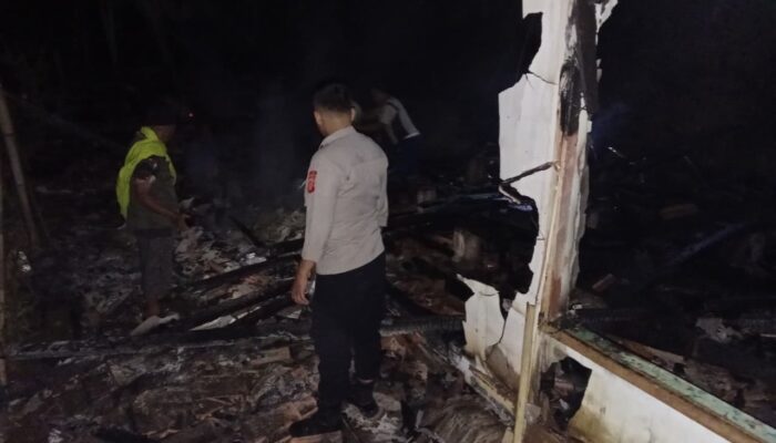 Ditinggal Tidur Saat Masak, Dua Rumah Panggung di Salawu Tasikmalaya Ludes Terbakar