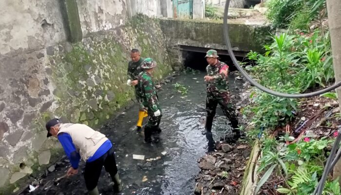 Jaga Aliran Sungai di Cibuntu, Satgas Citarum Harum Sektor 9 Sub 4 Kolaborasi Bareng Warga “Beberes” Sampah