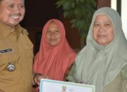 Bupati Dony Ahmad Munir Serahkan Insentif untuk 9.865 Kader Posyandu Se-Sumedang