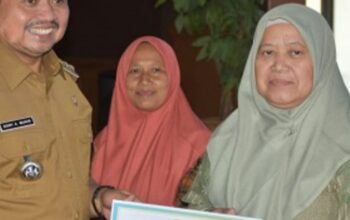 Bupati Dony Ahmad Munir Serahkan Insentif untuk 9.865 Kader Posyandu Se-Sumedang