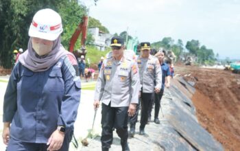 Aksi Kapolda Jabar Jalan Kaki Susuri Jalur Bocimi, Pastikan Tol Seksi 3 Layak Pakai