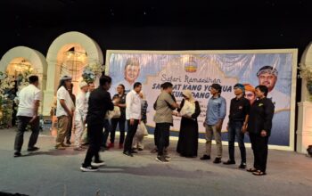 Yosua Sirait dan Bupati Sumedang Bagikan Ribuan Paket Sembako