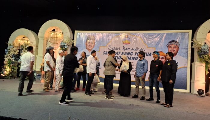 Yosua Sirait dan Bupati Sumedang Bagikan Ribuan Paket Sembako