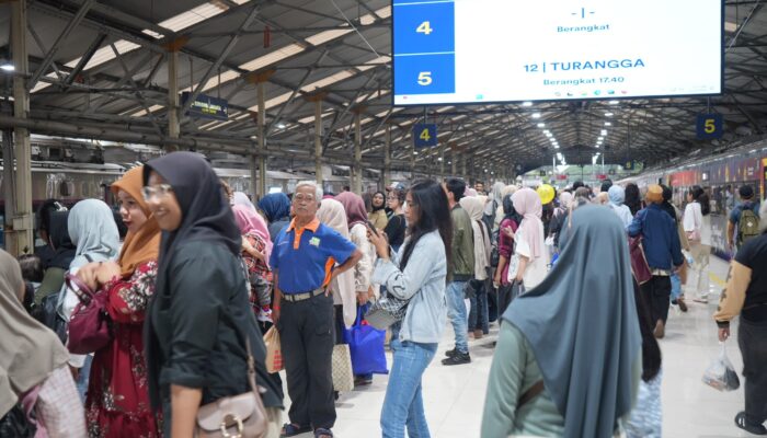 Kereta Api Jadi Pilihan Utama, 415 Ribu Penumpang Dilayani KAI Daop 2 Bandung